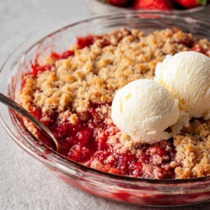 Easy Strawberry Crumble Recipe (Crispy & Buttery Dessert)